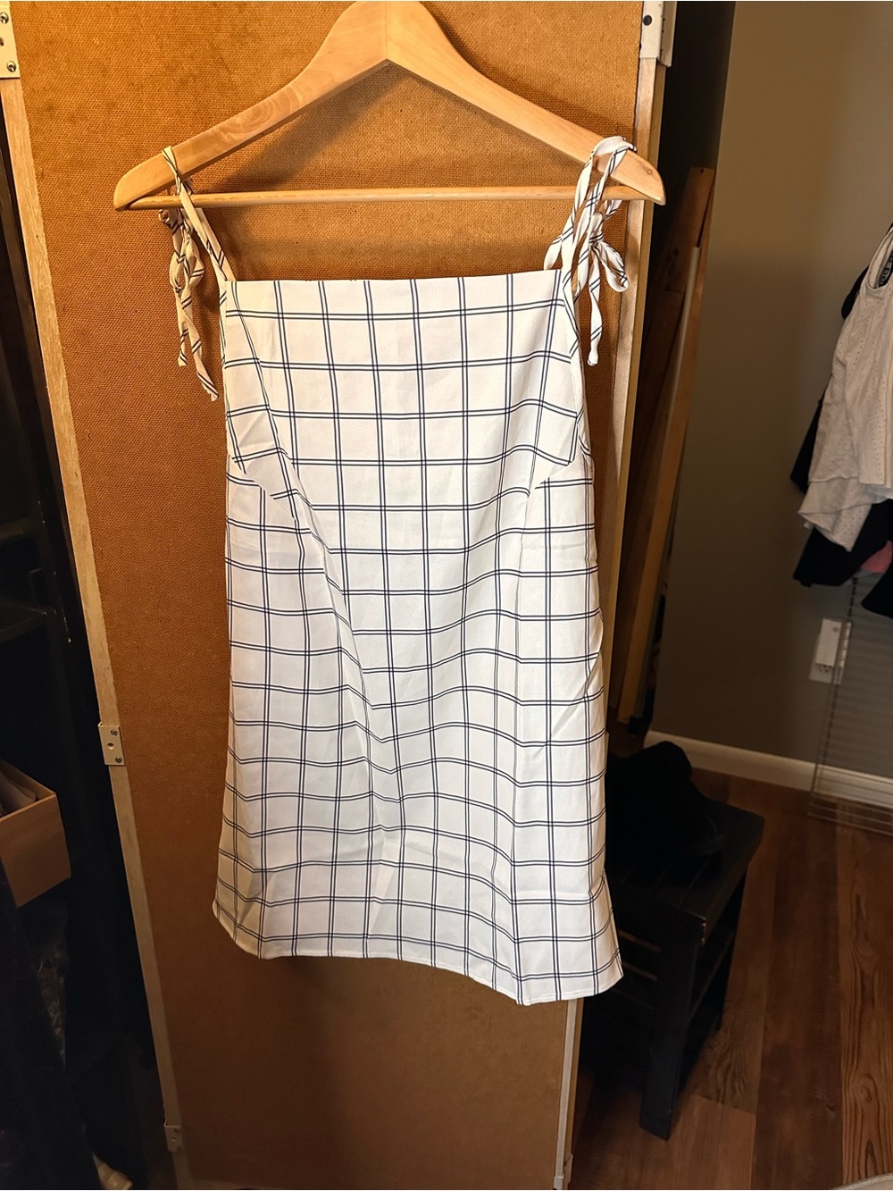 MISSLOOK White & Navy Checked Tie-Shoulder top